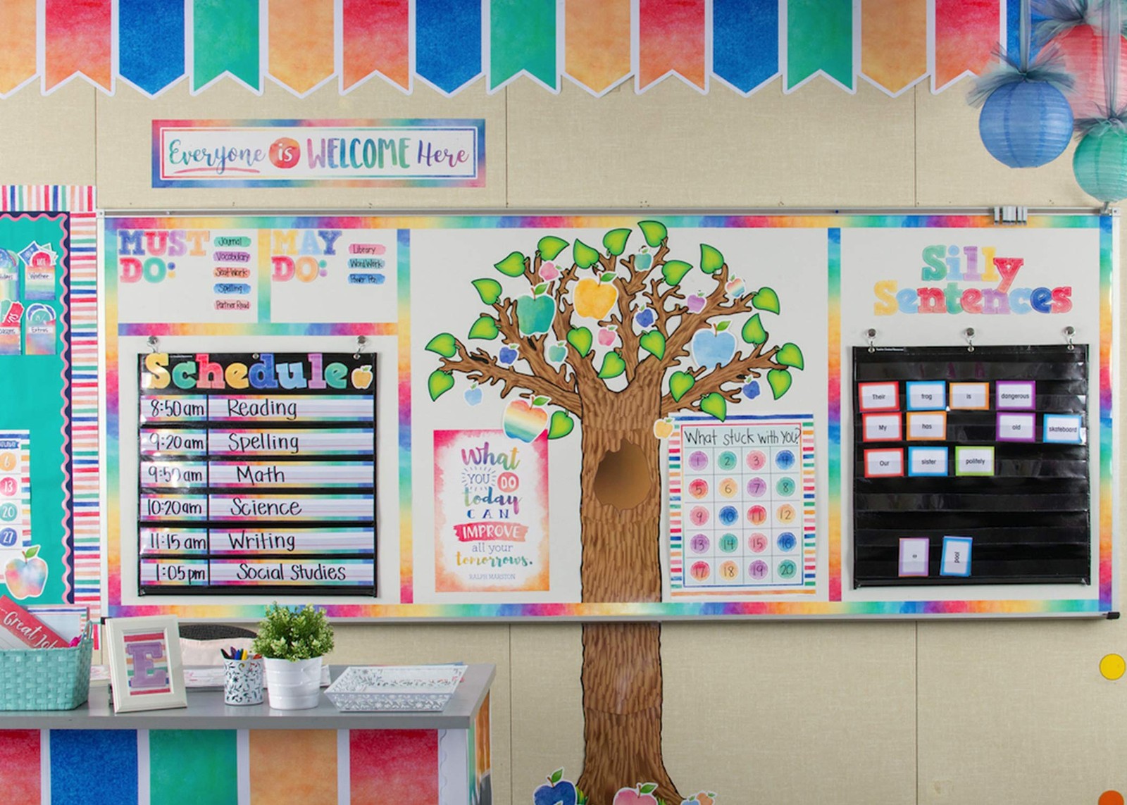 Multi Color Decorative Cutout Pinboard with 50 Leaves for Classroom Display